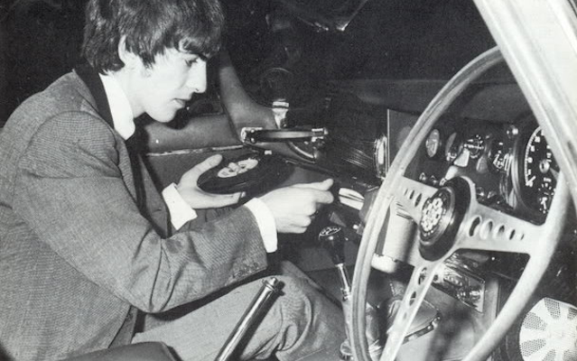 Amazing Photos Of A Time When Cars Had Vinyl Record Players The Vinyl Factory