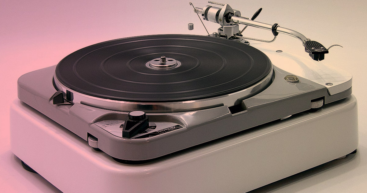 How to Buy Vintage Turntables