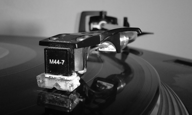 Watch What Happens When You Drop A Shure M44 7 Cartridge Onto A Record In Super Slow Motion The Vinyl Factory