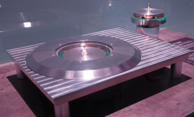 Technics improves direct drive motor design for latest SL-1200 turntable