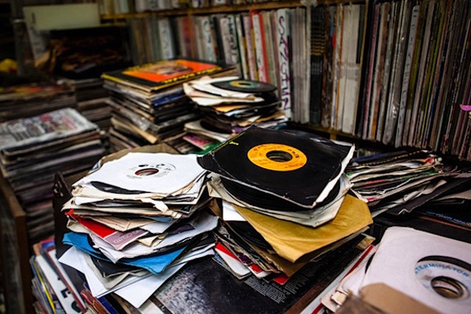 Outside twelve Bare Gigantic 45s collection goes on sale; 750,000 records for $75,000 - The  Vinyl Factory