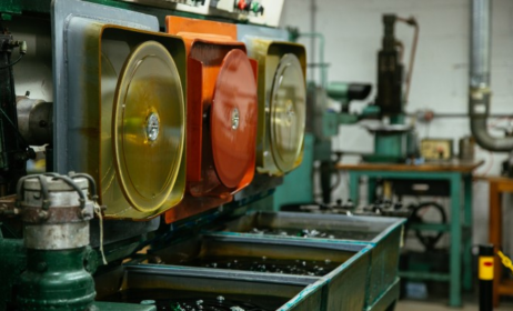 injection moulding pressing