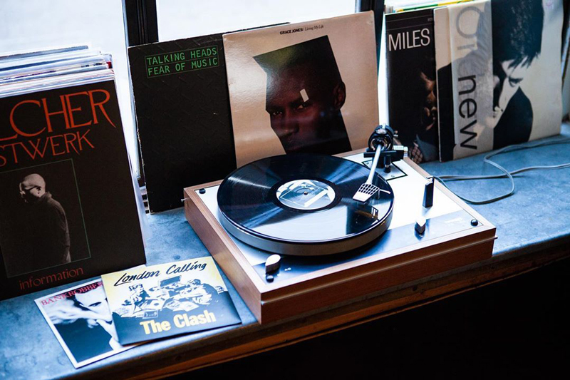 Betaling skylle Pine A new vinyl listening bar has opened in New York